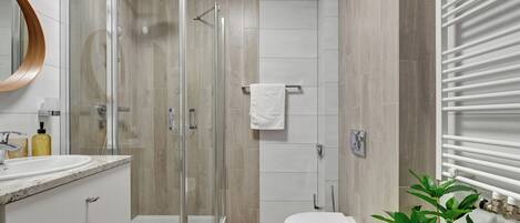 Comfort Apartment | Bathroom