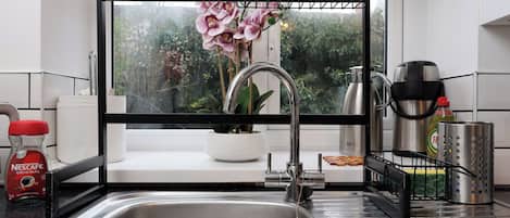 Full-size fridge, microwave, oven, stovetop