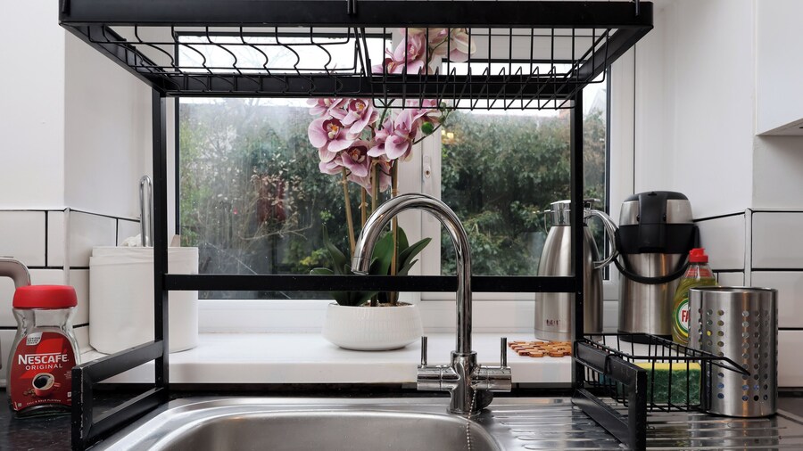 Cardiff Guesthouse & On-Street Parking