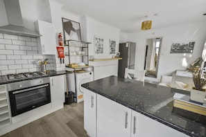 Interior - Cardiff Guesthouse & On-Street Parking (Cardiff)