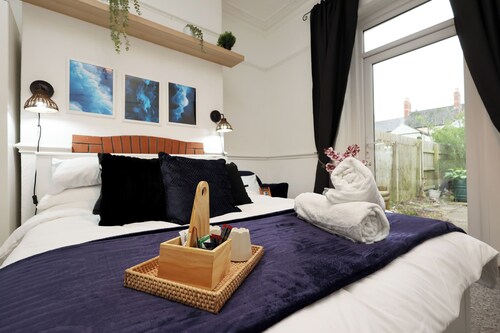 Cardiff Guesthouse & On-Street Parking