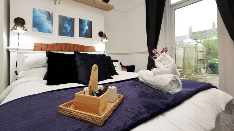 Cardiff Guesthouse & On-Street Parking