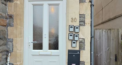 Cardiff Guesthouse & On-Street Parking