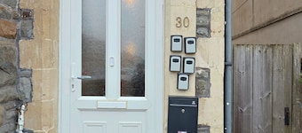 Cardiff Guesthouse & On-Street Parking