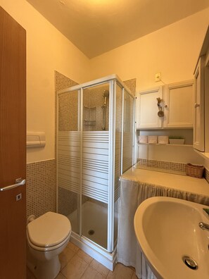 Shower, free toiletries, hair dryer, bathrobes