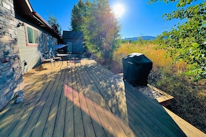 Outdoor dining - 3BR Retreat Off Ski Hill Road (Driggs)
