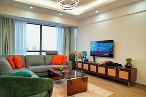TV - FRAME - Chic 2BR in Westlands w/ Rooftop Pool, Gym, City Views & Expressway (Nairobi)