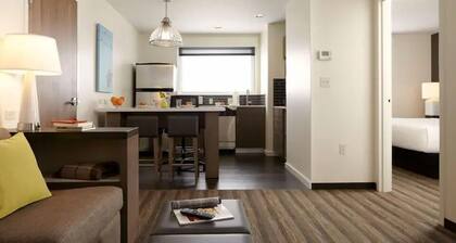 Hyatt House Fresno Campus Pointe