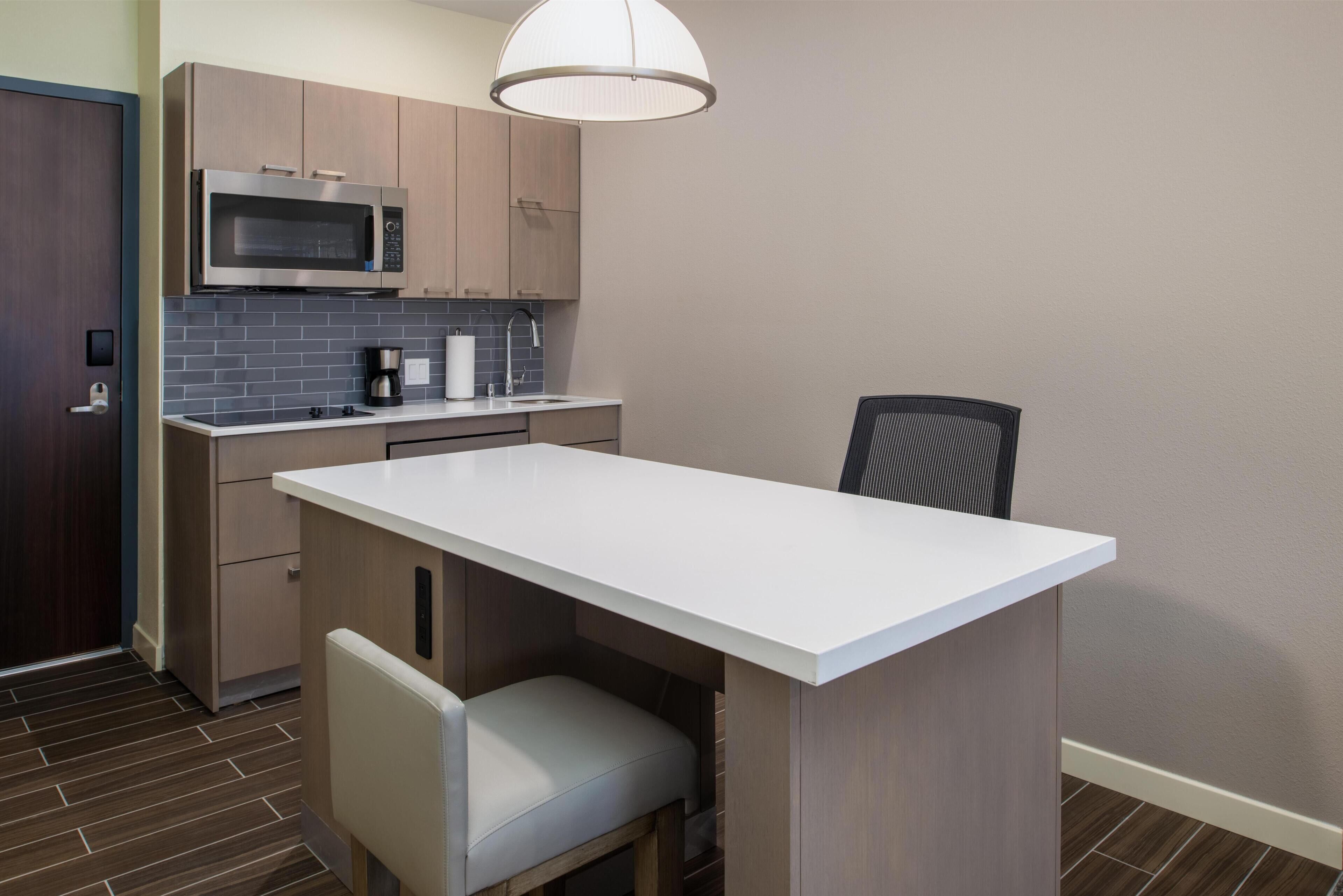 Studio, Multiple Beds | Private kitchen | Coffee/tea maker