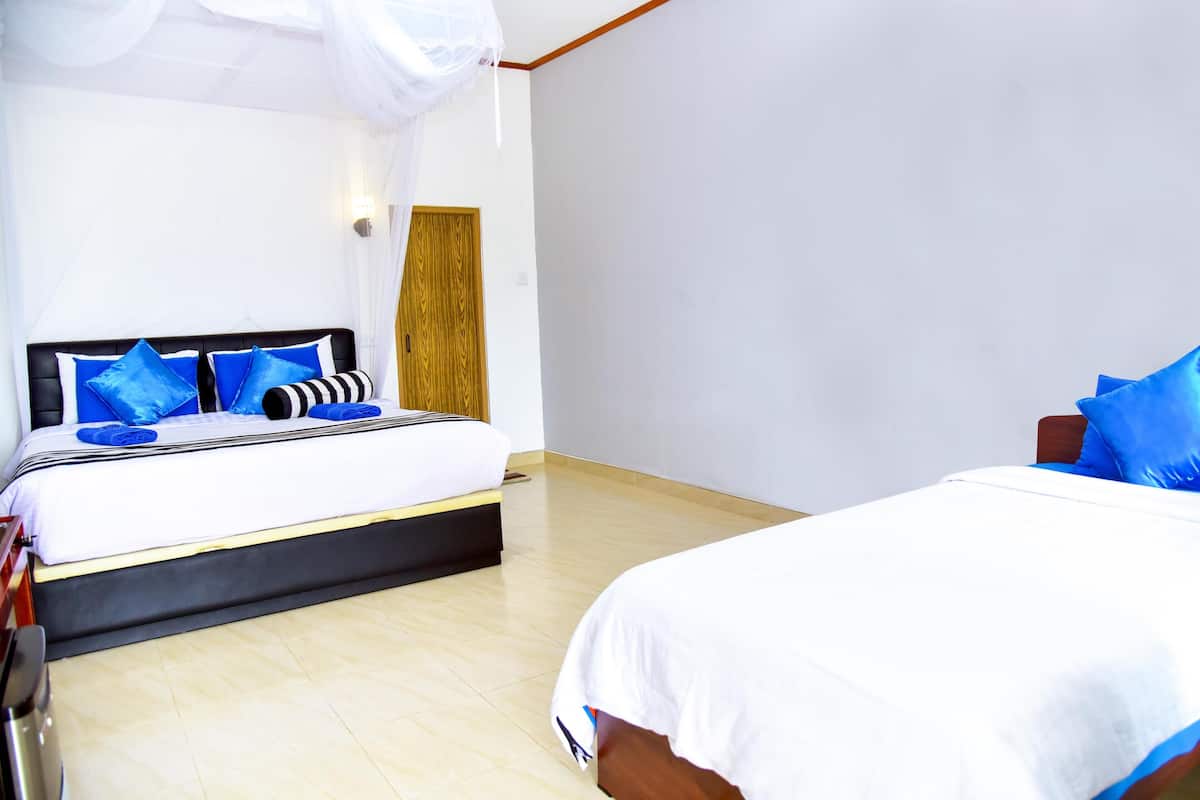 Deluxe Quadruple Room, Mountain View | In-room safe, soundproofing, iron/ironing board, WiFi (free)