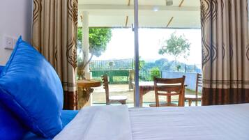 Deluxe fyrbäddsrum - utsikt mot bergen | Terrass/Patio