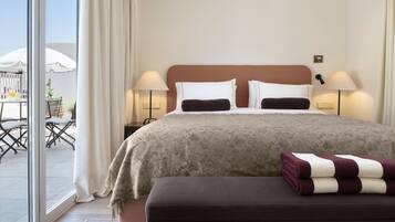 Suite Duplex terreza privada | Laptopgeeigneter Arbeitsplatz, Bügeleisen/Bügelbrett, kostenloses WLAN