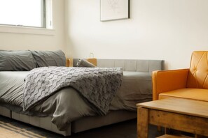 1 habitación, tabla de planchar con plancha, wifi gratis y ropa de cama 