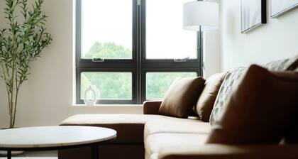 Above The Roots | Stylish 1BD on the Square