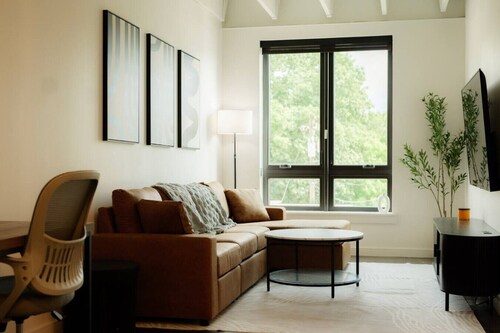 Above The Roots | Classy 1BD Escape