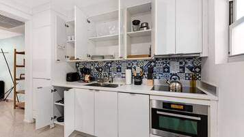 Fridge, stovetop, coffee/tea maker, toaster