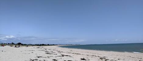 Una spiaggia nelle vicinanze