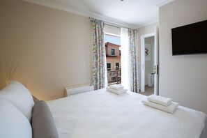 1 chambre, fer et planche à repasser, draps fournis