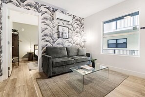 TV - Roami at The Carmela | 1 Block to the Beach (Miami Beach)