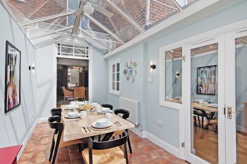 3BR Georgian Home | BBQ Garden | Parking | Central