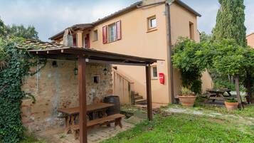 屋外ダイニングエリア