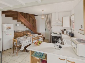 Kjøleskap, mikrobølgeovn, ovn og oppvaskmaskin