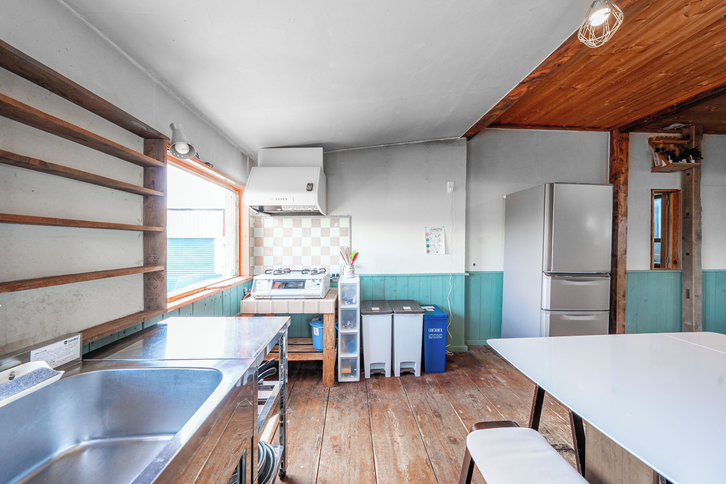 大型冷蔵庫、電子レンジ、コンロ、トースター