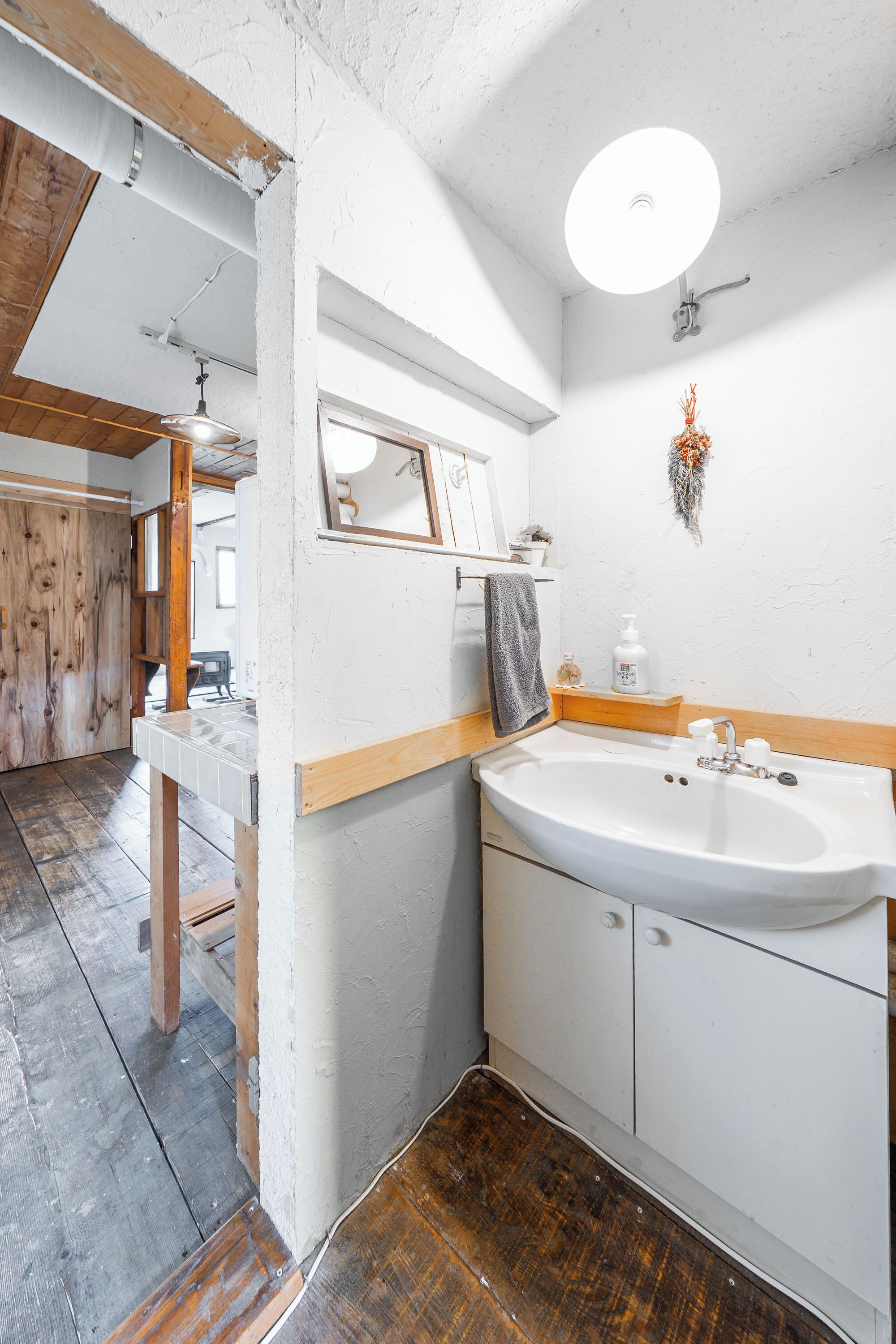 Bañera con ducha, artículos de tocador gratuitos, secador de pelo