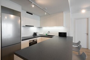 Réfrigérateur, micro-ondes, four, lave-vaisselle