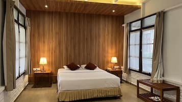 Junior Studio Suite | Desk, laptop workspace, free WiFi, bed sheets