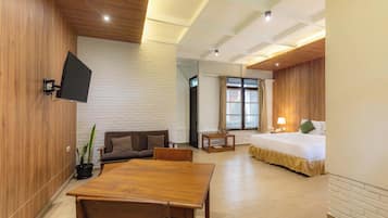 Junior Studio Suite | Desk, laptop workspace, free WiFi, bed sheets