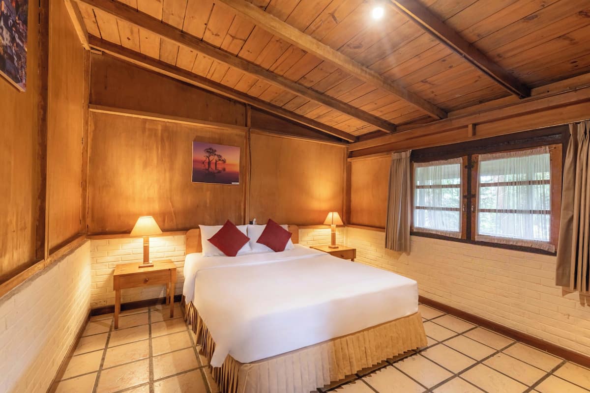 Bureau, espace de travail pour ordinateur portable, Wi-Fi gratuit