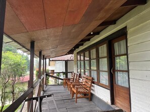Casa clàssica, vistes al jardí | Balcó
