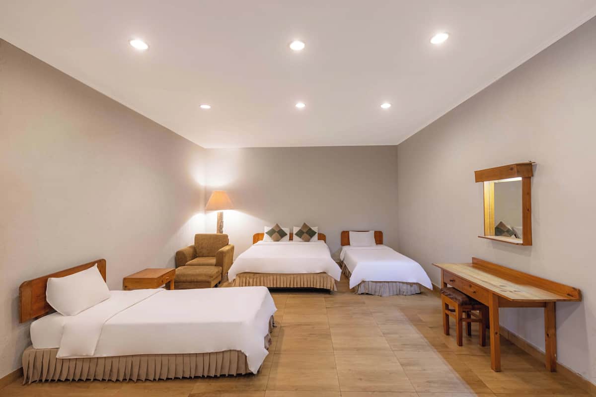 Quarto família | Escrivaninha, espaço de trabalho para notebook, Wi-Fi de cortesia