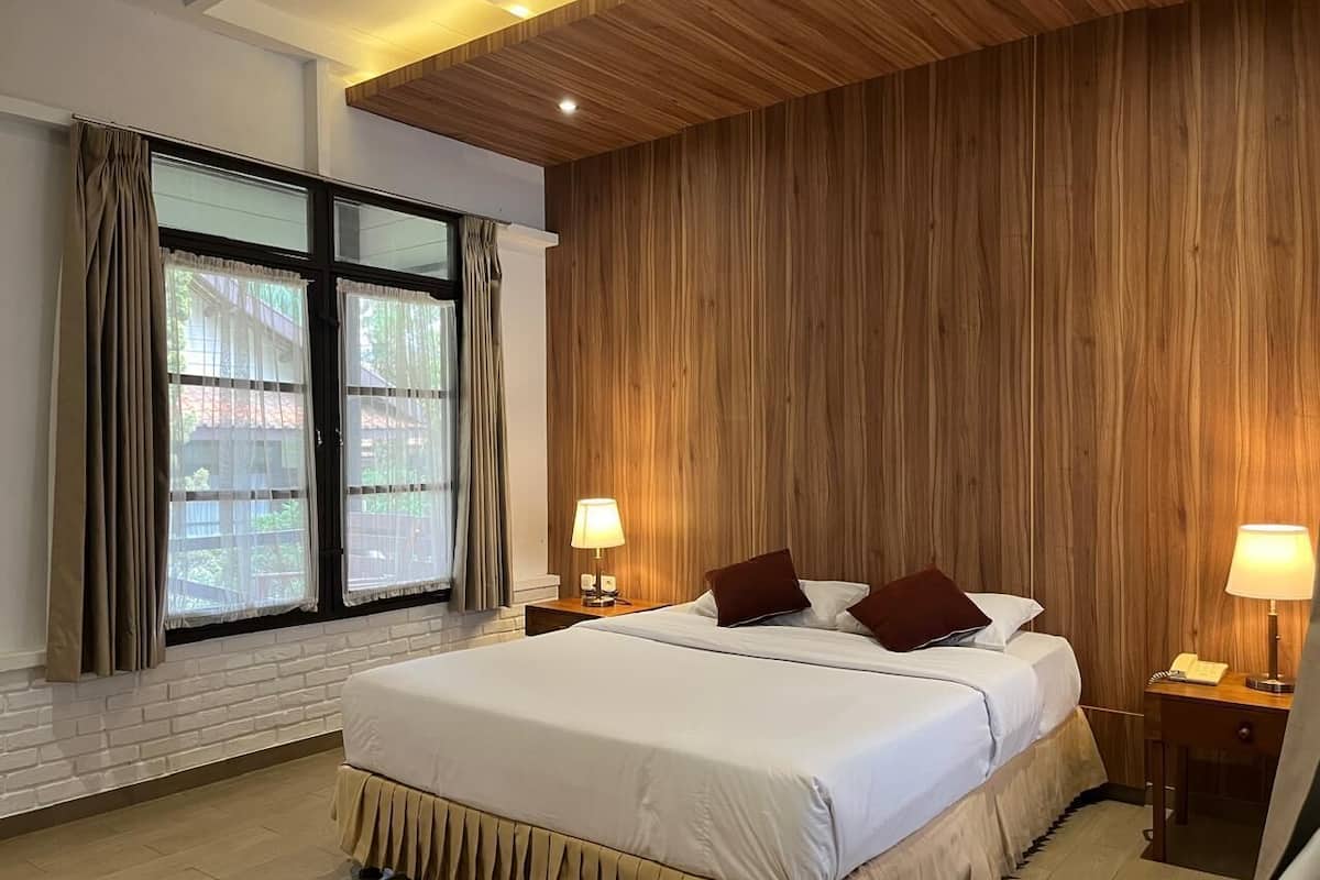 Junior Studio Suite | Desk, laptop workspace, free WiFi, bed sheets