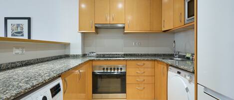 Fridge, microwave, oven, coffee/tea maker