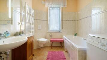 Bruser, hårtørrer, håndklæder