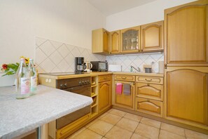 Fridge, oven, stovetop, coffee/tea maker - Holiday Home 'Grün' with Shared Terrace and Wi-Fi (Templin)