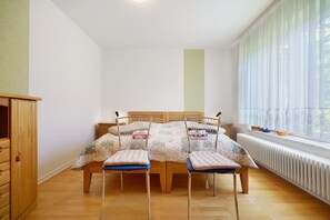 1 bedroom, WiFi, bed sheets - Holiday Home 'Grün' with Shared Terrace and Wi-Fi (Templin)