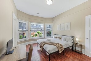 5 bedrooms, iron/ironing board, WiFi, bed sheets - Spacious 5BR! Charming 5b/3b house in Downtown San Jose w/AC, Wifi, freeparkings (San Jose)