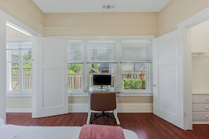 5 habitaciones, tabla de planchar con plancha, wifi y ropa de cama