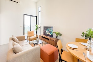 Superior Apartment, 2 Bedrooms, Balcony, City View | Living area