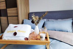 Superior Apartment, 3 Bedrooms, Balcony, City View | Meja, ruang kerja komputer riba, seterika/papan seterika, Wi-fi percuma