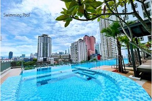 Outdoor pool - TR Residence Titiwangsa Condotel (Kuala Lumpur)