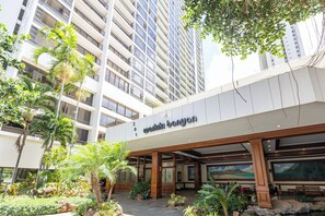 Front of property - Waikiki Banyan 1BR (Honolulu)