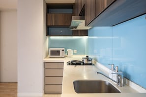 Superior Apartment, 3 Bedrooms, City View | Dapur peribadi | Peti sejuk