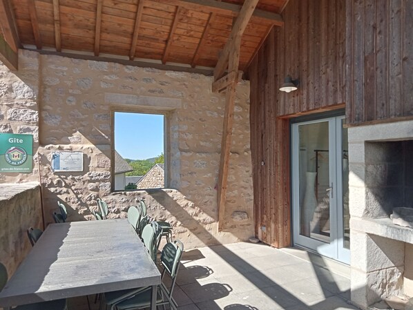 Outdoor dining - Large gîte in the heart of the Plateau de Millevaches (Peyrelevade)