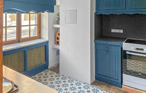 Fridge, stovetop, coffee/tea maker