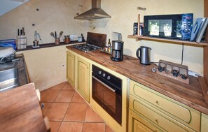 Jääkaappi, uuni, liesi, astianpesukone