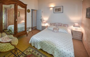 4 bedrooms, travel cot, free WiFi